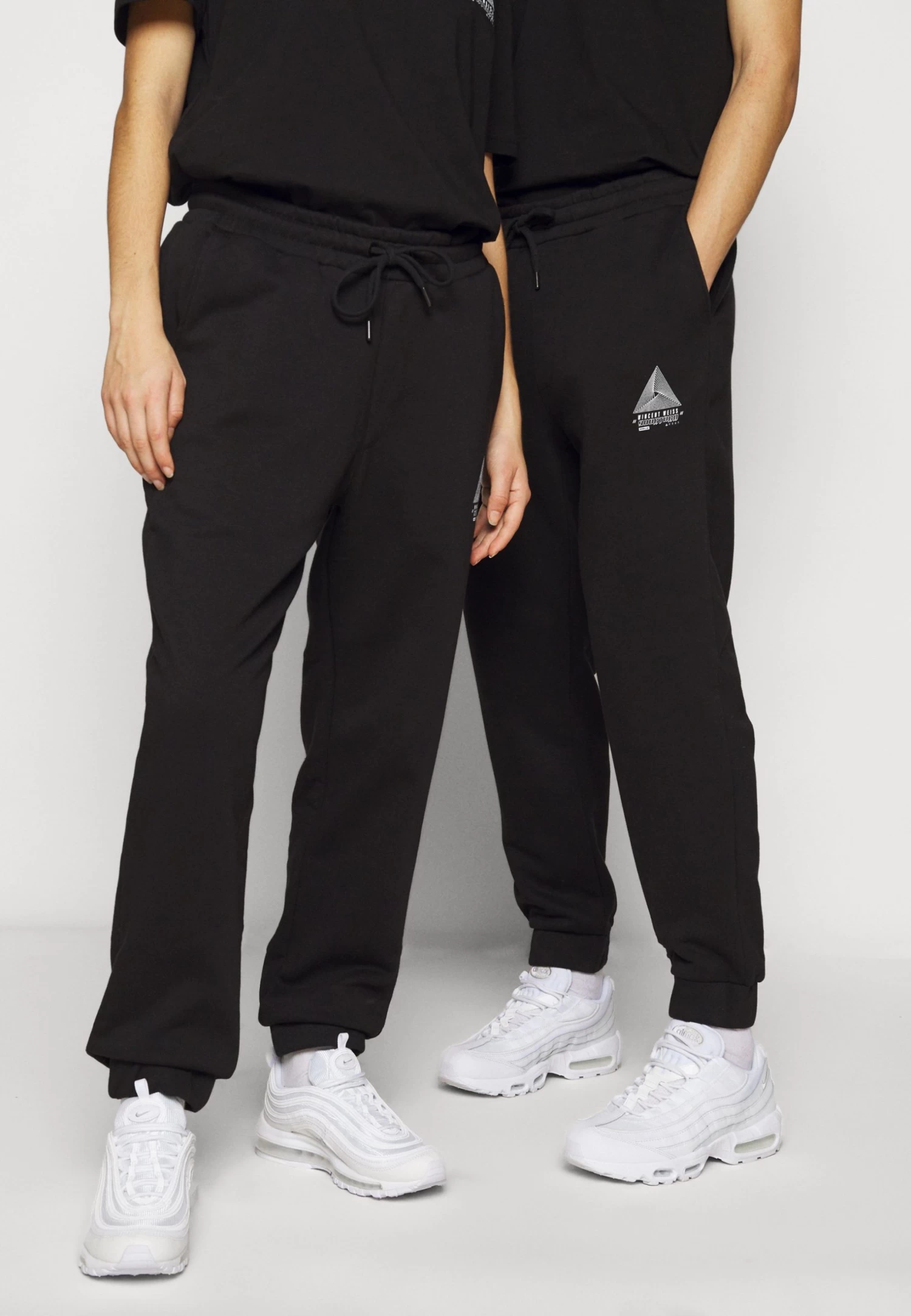 YOURTURN Wincent Weiss Basic - Trainingsbroek - Black 3 YOURTURN Wincent Weiss Basic - Trainingsbroek - Black - Afbeelding 3