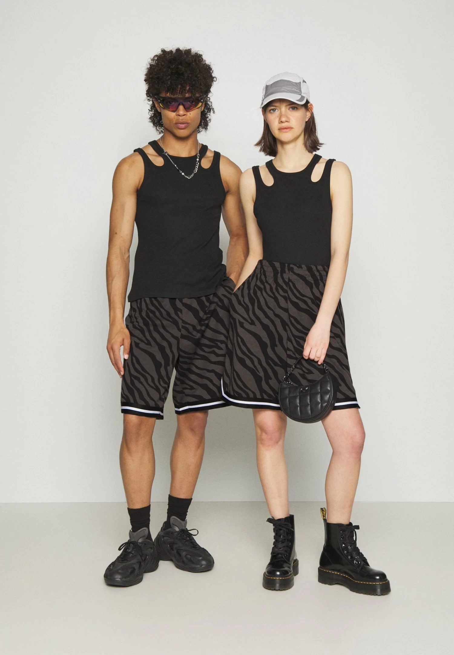 YOURTURN Unisex - Shorts - Dark Grey 2 YOURTURN Unisex - Shorts - Dark Grey - Afbeelding 2